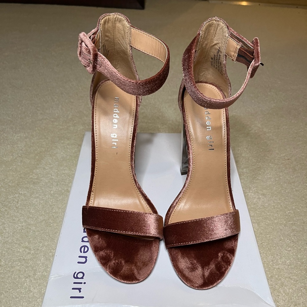 Madden girl size 9 sandal heel